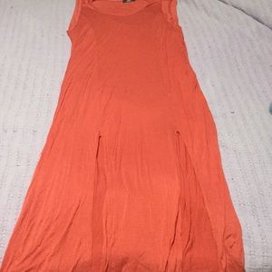 Maxi dress with slits in the front.